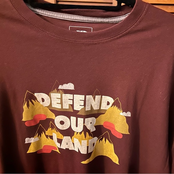North Face Men’s Large relax fit burgundy t-shirt - Picture 5 of 6